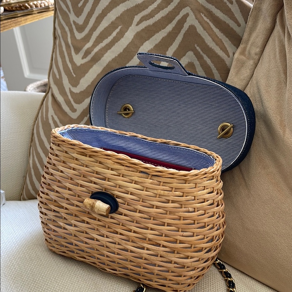 NEW!! J.McLaughlin Denim and Wicker Crossbody Bag with bamboo buckle. - Picture 2 of 7